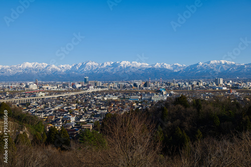 呉羽山展望台から富山市街地と北アルプス立山連峰一望