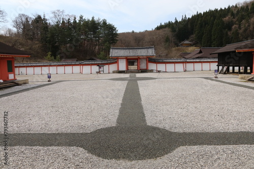 藤原の郷の風景。政庁の庭から南門を見る。