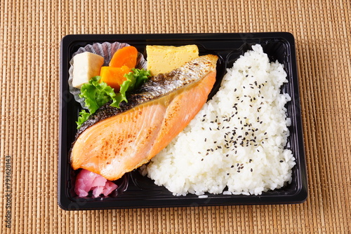 鮭弁当　和食 © photosomething