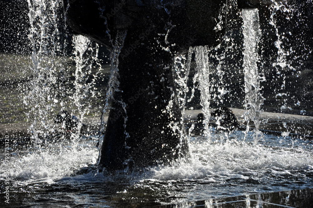 Wasser plätschert #Springbrunnen mit Wasserfall beruhigend.
