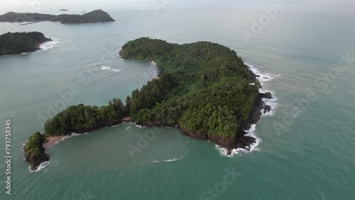 aerial view 
Reusam Island is a small island located in Setia Bakti District, Aceh Jaya Regency, Aceh. The location is a natural tourist attraction, especially for diving and surface diving. photo