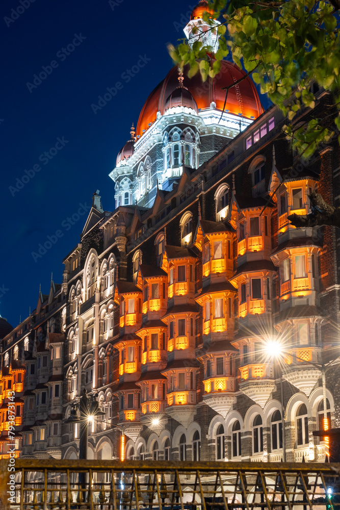 Taj Mahal Palace Hotel at twilight, Mumbai, India. - obrazy, fototapety, plakaty 