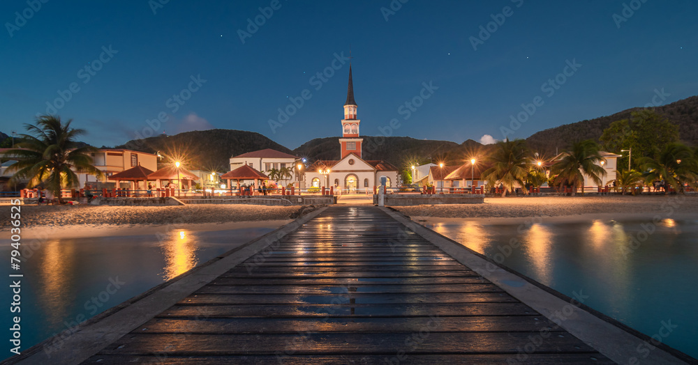 Fototapeta premium Eglise aux Anses d'Arlet de nuit dans le sud de La Martinique, Antilles Françaises. 