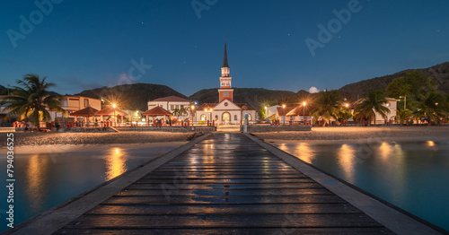 Eglise aux Anses d'Arlet de nuit dans le sud de La Martinique, Antilles Françaises.	 photo