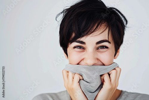 Gros plan visage de femme avec un pullover à col roulé