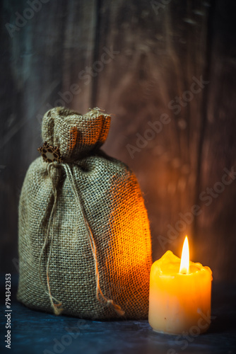 Product photography - Jute bag in candlelight