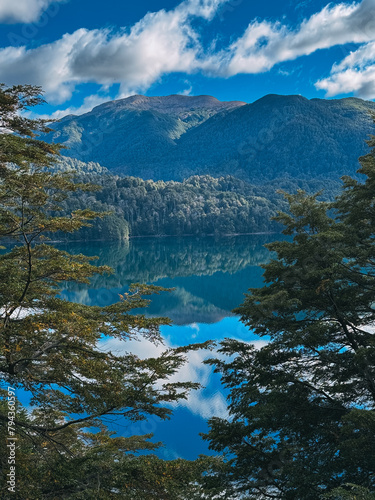 Photography A beautiful mountain range with a lake in the foreground