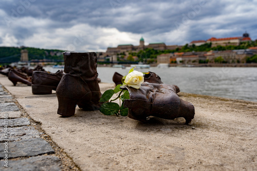 Budapeszt buty na brzegu photo