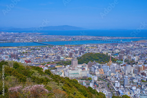 春の徳島県徳島市眉山町の眉山公園から徳島市街(北東側)の眺望