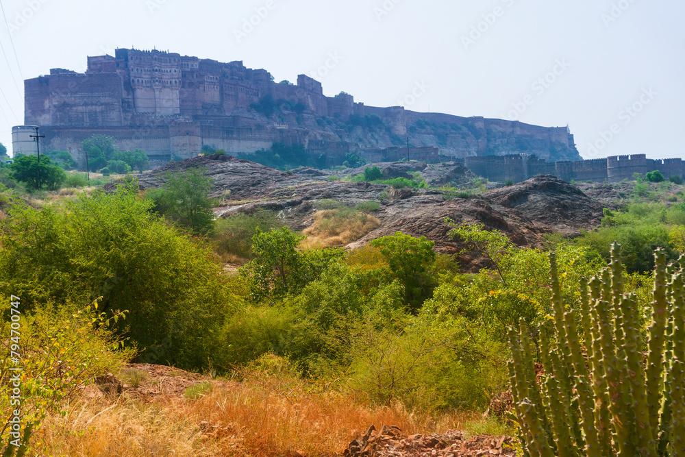 Φωτογραφία View of Mehrangarh fort from Rao Jodha desert rock park, Jodhpur, India