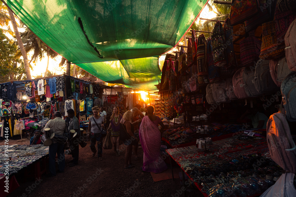 Obraz premium Sunset at the famous Tuesday flee Market in Anjuna, Goa, India. It is the major tourist attraction in north Goa, India