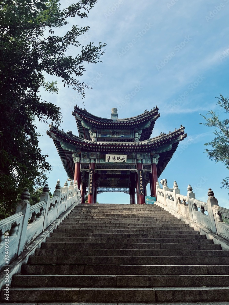 Fototapeta premium chinese temple in the park