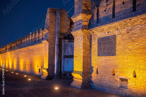 Obraz na płótnie the light on the street Tha Phae Gate Chiang Mai old city ancient wall and most popular travel destination and attraction for tourist in Chiang Mai Northern Thailand.night time w salonie