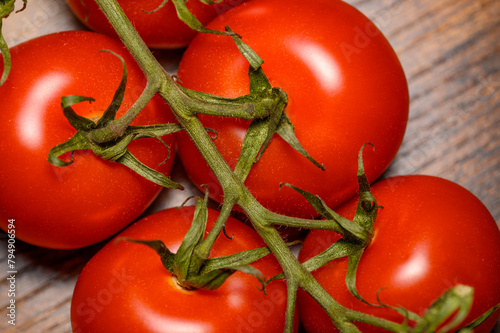Gałązka pomidorów w zbliżeniu w szczegółach, pomidor tapeta  © Paweł Kacperek