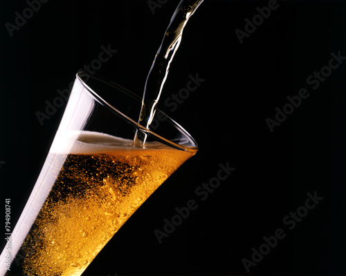 Beer being poured into Schooner glass