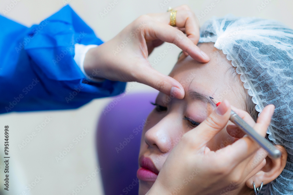 Fototapeta premium eyebrow scale