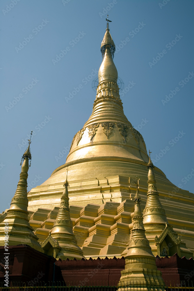 Fototapeta premium Myanmar Yangon Shwedagon Paya on a sunny spring day