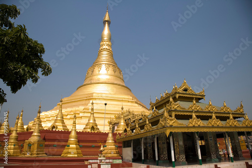 Myanmar Yangon Shwedagon Paya on a sunny spring day © Iurii