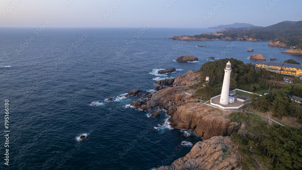夕日と日御碕灯台 夕日と日御碕灯台