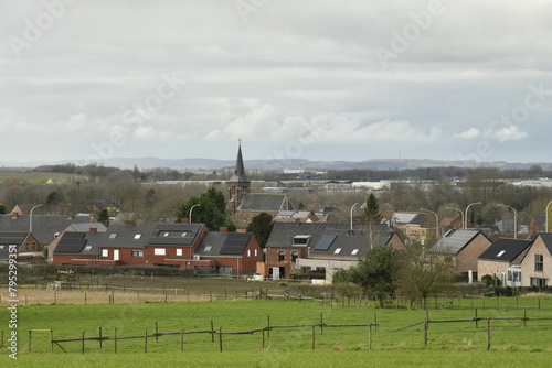 Le village de Ghislenghien sous un ciel bien gris à Ath  photo