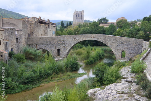 Brücke und Kloster in Lagrasse