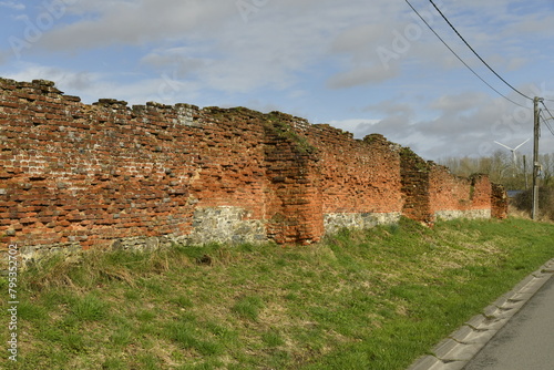 Restes de murs d'enceintes de l'abbaye Bénédectine des Nobles Femmes à Enghien 