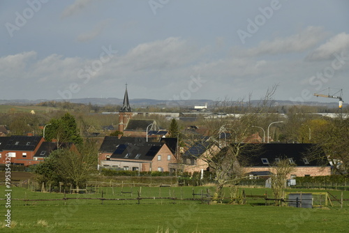 Le village de Ghislenghien vu depuis une colline dans l'entité d'Ath en Hainaut