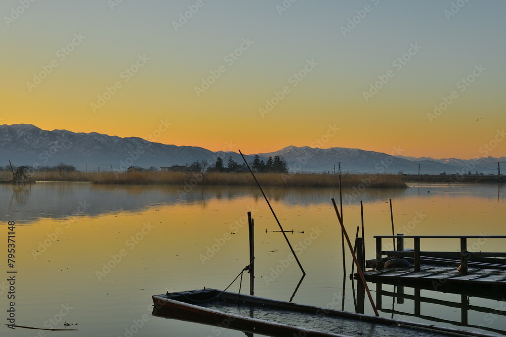 Fototapeta premium 朝の福島潟(新潟県)