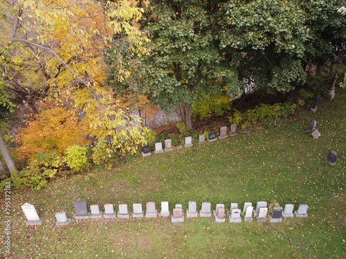 Un cimetière catholique en automne	