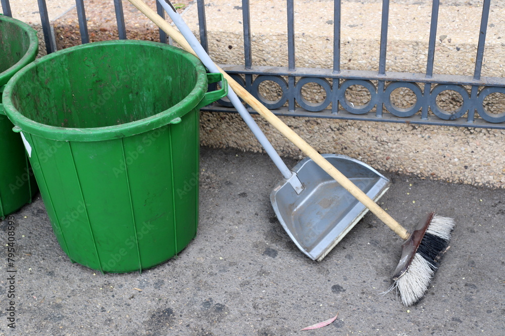 Hand tools for wet cleaning of premises. Hand tools for wet cleaning of premises.