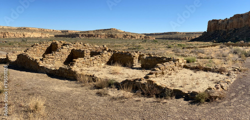 Fotografie Casa Rinconada village pueblo ruin, an Ancestral Puebloan archaeological site at Chaco Culture National Historical Park in New Mexico