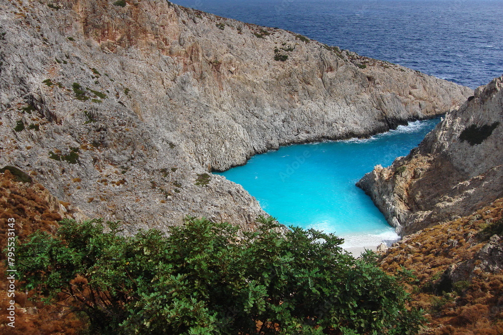 Fototapeta premium Picturesque sea bay with turquoise water in the rocks on the island of Crete