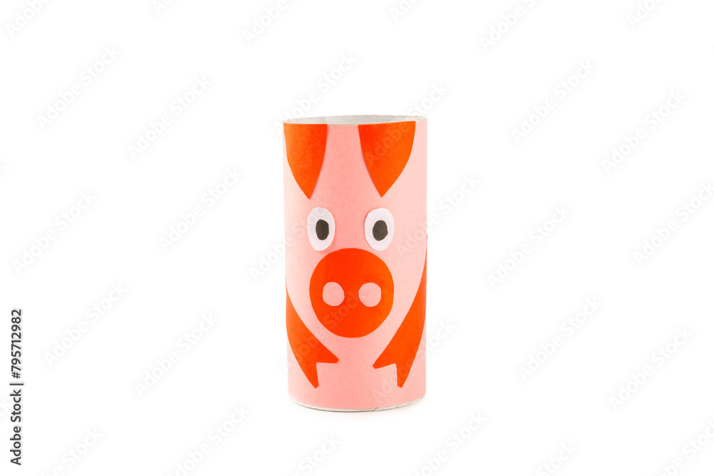 Obraz premium Toilet paper crafts isolated on white background. Kids crafts made with toilet paper roll. DIY. Handmade. Paper toys zoo. Origami animals. Concept of children's educational games.