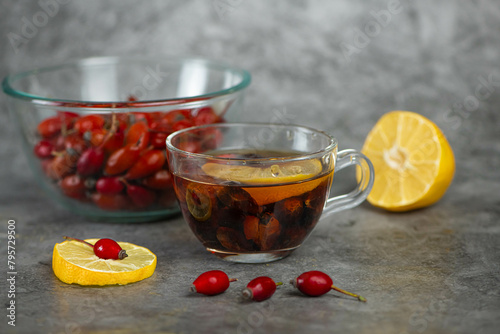 Compositions with rose hips, tea and lemon