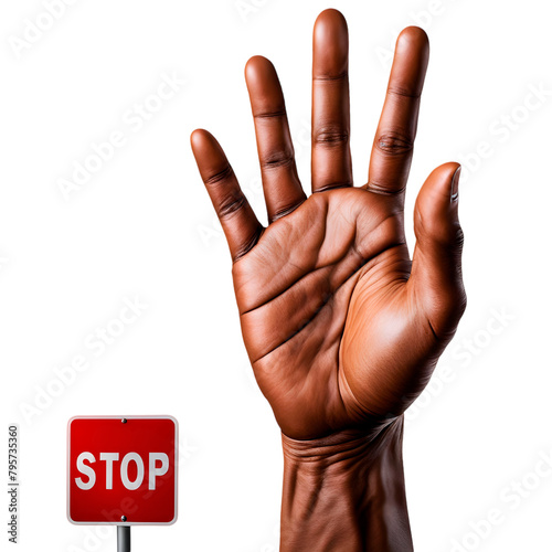 Palma de mão negra visto de perto fazendo sinal de pare com placa ao lado. Mão preta ordenando parada isolado em fundo branco ou transparente.