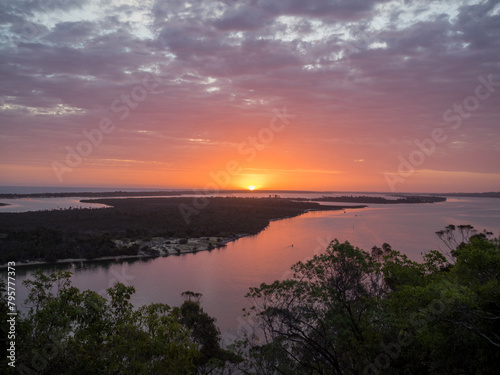 Obraz na płótnie Orange sunset skies in Lakes Entrance, East Gippsland w salonie