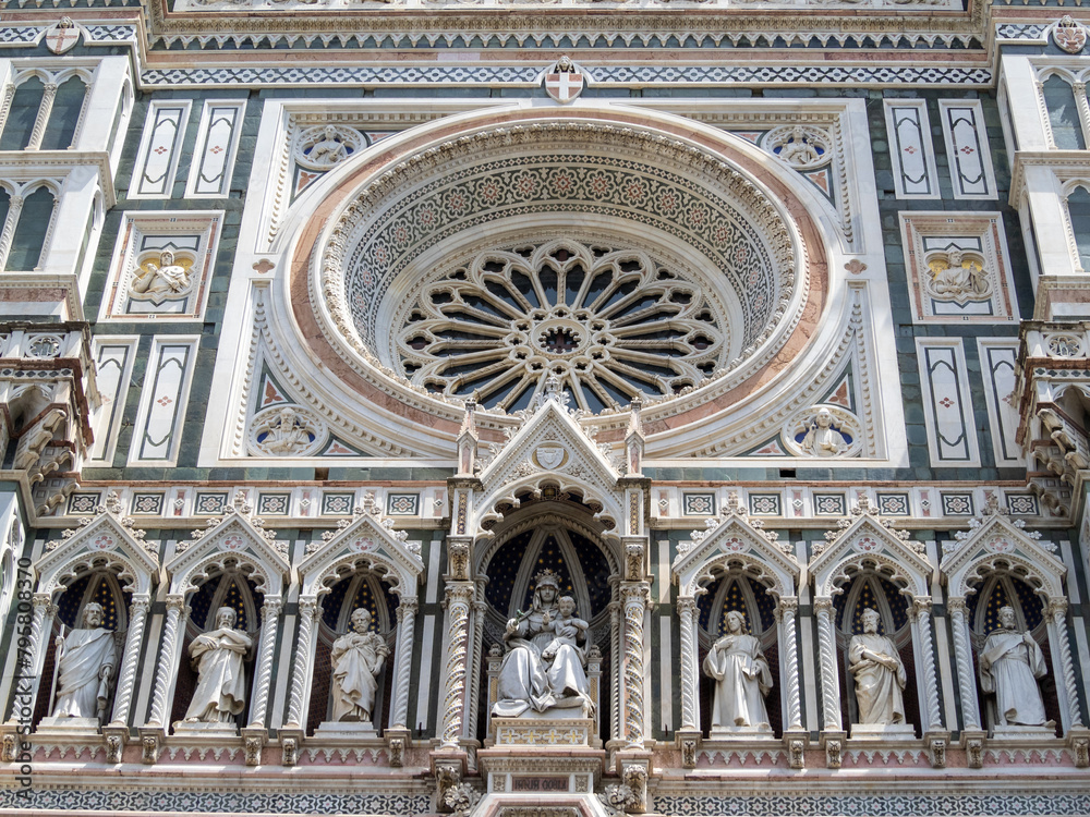 Virgin statue in the facade of Santa Maria del Fiore, Florence