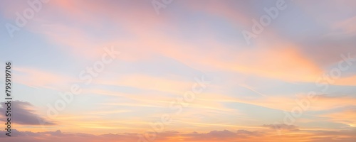 夕焼けの淡いオレンジと水色の爽やかな空 © sky studio