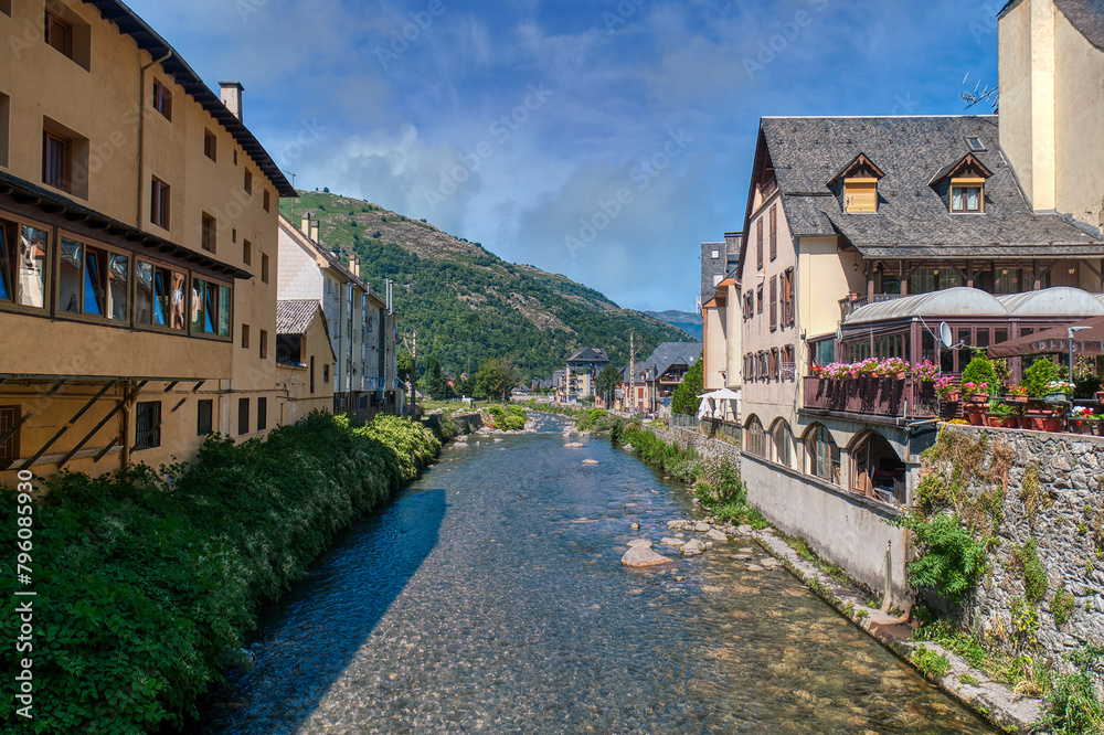 Les is a Spanish municipality in the province of Lérida, located in the Aran Valley, in the autonomous community of Catalonia. Spain