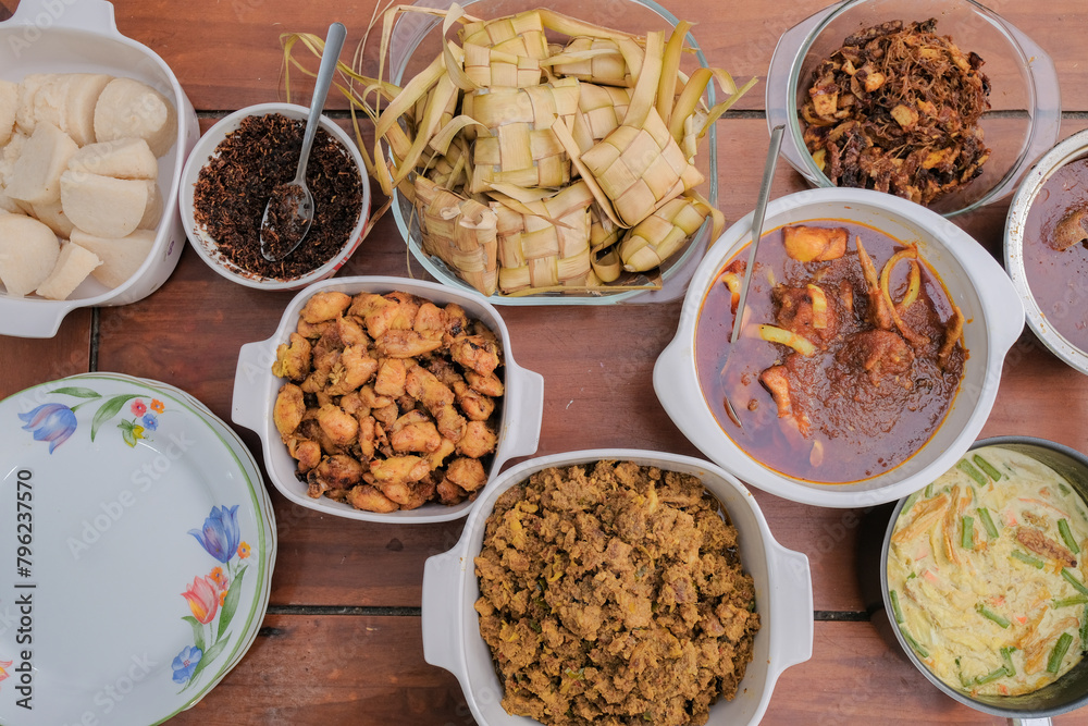 Ketupat typical Hari Raya, served with Rendang, Lodeh, and Sambal Goreng . Special dishes during Eid al-Fitr, especially in Malaysia