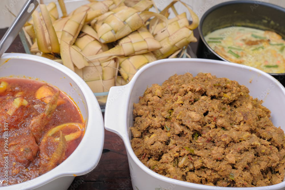 Ketupat typical Hari Raya, served with Rendang, Lodeh, and Sambal Goreng . Special dishes during Eid al-Fitr, especially in Malaysia