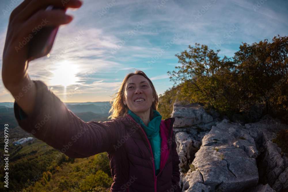 Naklejka premium A woman meets the sunset in a beautiful place