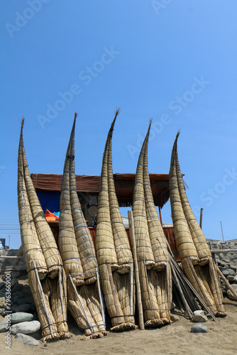 totora boat
