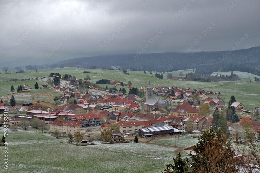 Fototapeta premium Le village de Mouthe dans le haut-Doubs.