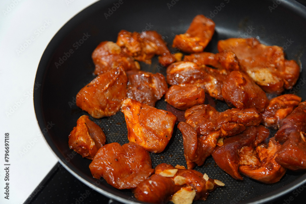 トンテキを焼く様子 トンテキを焼く様子