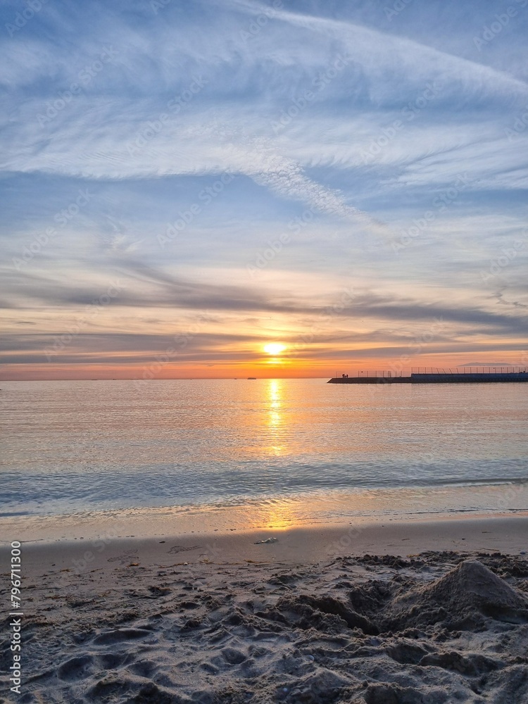 Obraz premium sunset, sky, water, sun, sunrise, sea, landscape, lake, nature, clouds, ocean, cloud, beach, dusk, evening, beautiful, reflection, blue, orange, horizon, summer, dawn, calm, sunlight, light