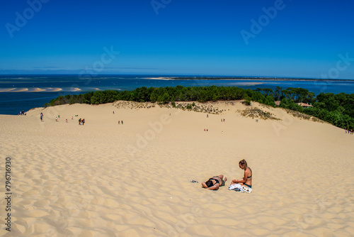 Fototapeta Naklejka Na Ścianę i Meble -  footprints in the sand, Test de buche, France, sea, sky, blue, beach, bathers, beach, vacation, hot, vacation