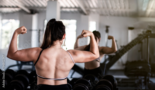 gym lifestyle: woman shows off her defined back. workout results