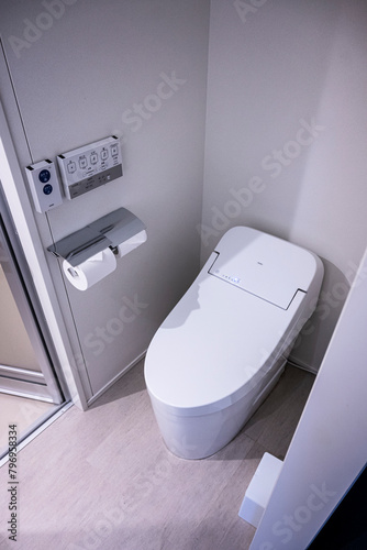 Japońska automatyczna toaleta. photo
