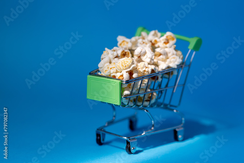 Freshly made popcorn in a shopping cart
